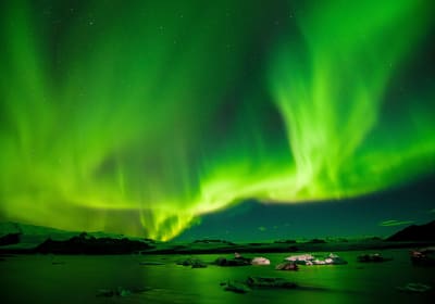 From Reykjavik: Northern Lights Hunt & Hot Chocolate, By Minibus 2