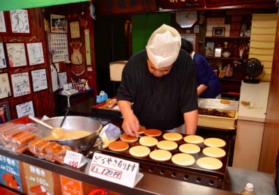 Osaka: Kuromon Market Food Tour with Tastings 2