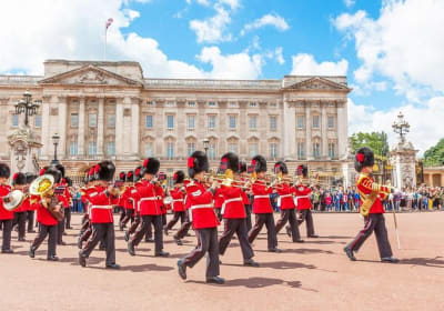 Buckingham Palace and Windsor Castle Self-Guided Tour with Coach 2