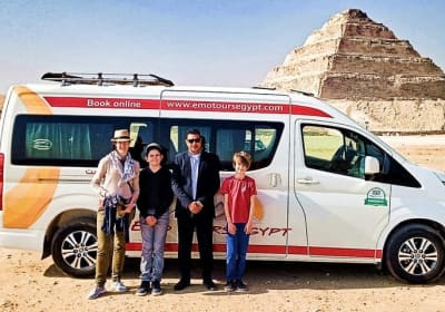 Private Full-Day Tour Visiting Giza Pyramids, Egyptian Museum and Old Market 2