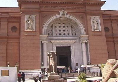 Full Day: Giza Pyramids, Egyptian Museum & Khan Khalili Bazaar Tour 2