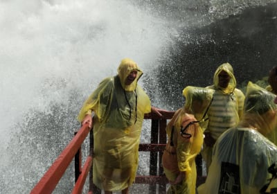 Niagara Falls Canadian Side Tour with Boat Ride 2