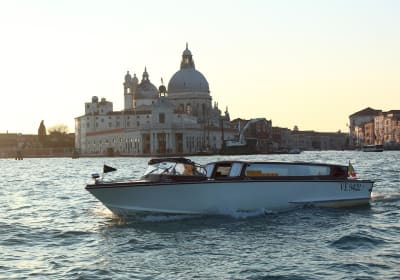 Private Arrival Transfer: Treviso Airport to Venice Hotels 2