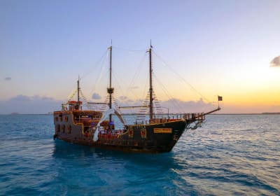Jolly Roger Pirate Show Cancun 2