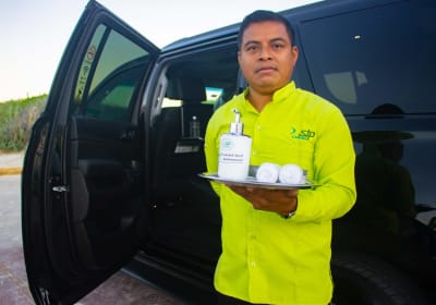 Luxury SUV Transfer from Tulum to Cancun Airport 2