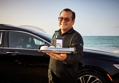 Luxurious Lincoln Stretch Limo Transfer 2