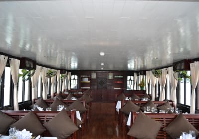 Private Full-Day Halong Bay Tour 2