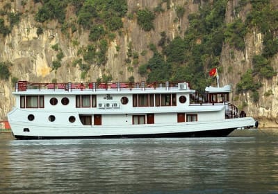 2-Day Halong Bay Cruise Adventure 2