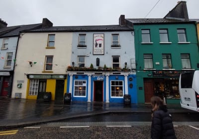  Sean's Bar, Clonmacnoise, Athlone & Trim Castle from Dublin  2