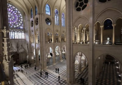 Paris: Notre-Dame Exterior Guided Tour & Big Bus 24-Hour Bus Tour 2