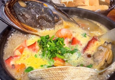 Santiago: Guided Food Tour with 5 Tastings and Ice cream 2