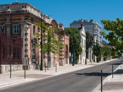 Prestigious avenue in Épernay with Champagne houses