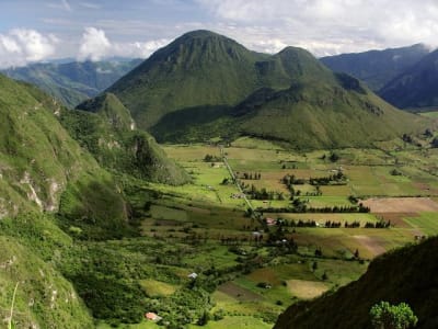 Equator Line and Pululahua Crater - Half Day Tour - image 2
