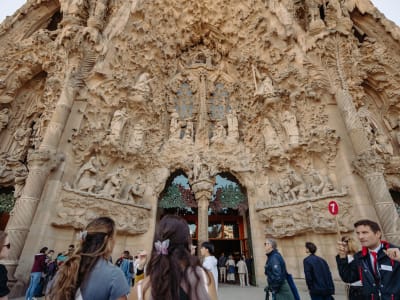 Sagrada Familia Highlights Small Group Tour - image 2