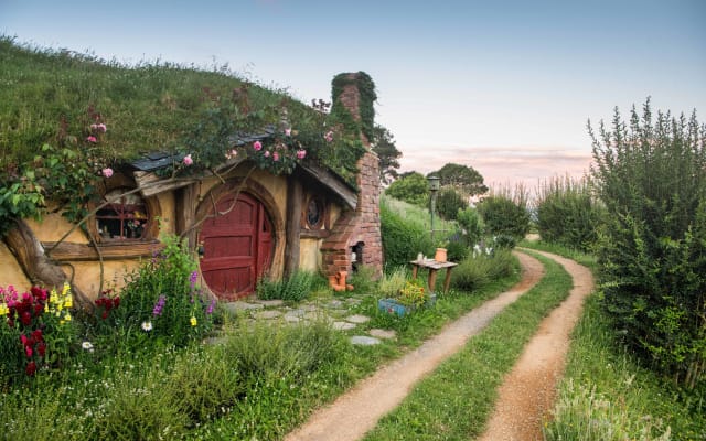 Hobbiton Movie Set Tour – Day Trip from Auckland