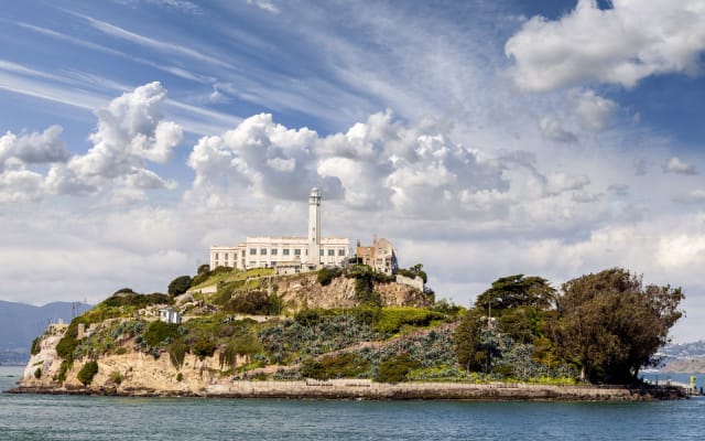 Alcatraz Island with Ferry and 48-Hour Hop-on Hop-off Bus Tour