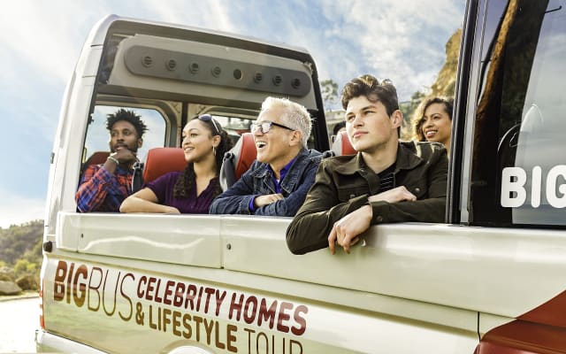 LA: 2HR Celebrity Homes & Lifestyle Tour with Live Guide