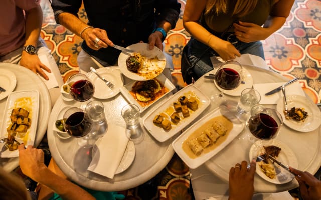 Barcelona Gothic Quarter VIP Tapas & Wine Tour