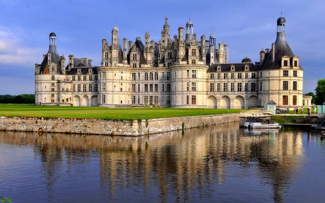 Loire Valley Castles Small Group Tour from Paris