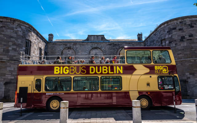 Dublin Explore: 72hr Hop-On Hop-Off Bus with Night Tour & Walking Tour