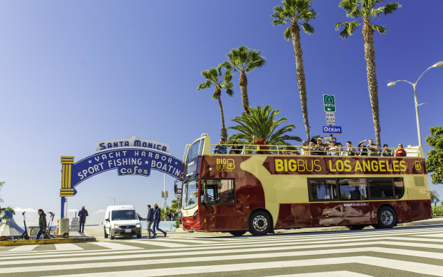 Los Angeles Explore: 72-Hour Hop-On Hop-Off Tour and TCL Chinese Theater Tour