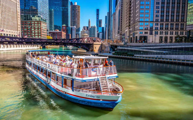 Chicago: Shoreline Sightseeing Architecture Boat Cruise & 48-Hour Hop-on Hop-off Bus Tour