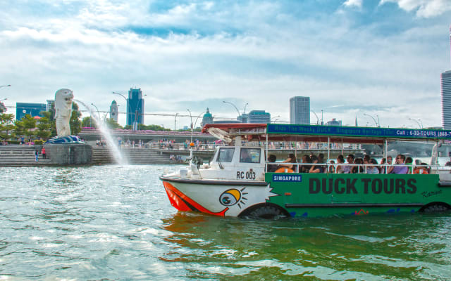 Singapore DUCKtours: Live-Guided sightseeing tour by land and water