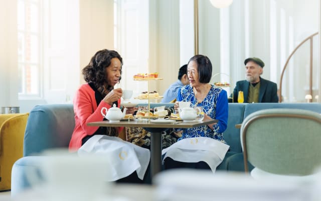 Kensington Palace Tour with Guard Change & Afternoon Tea