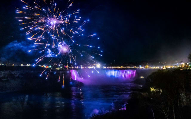 Niagara Falls Night Boat Tour with Fireworks Cruise