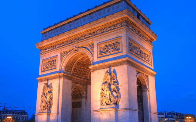 Arc de Triomphe Rooftop Tickets and 4 Audio Tours in Paris