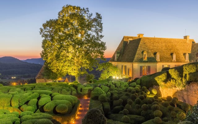 Castles & Gardens of Dordogne FD Trip from Sarlat private