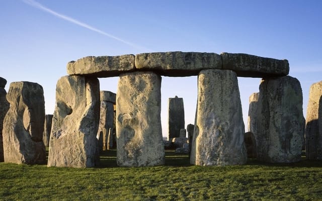 WINDSOR CASTLE, STONEHENGE & BATH