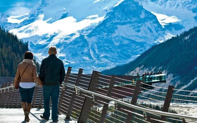Columbia Icefield Discovery with Skywalk from Banff