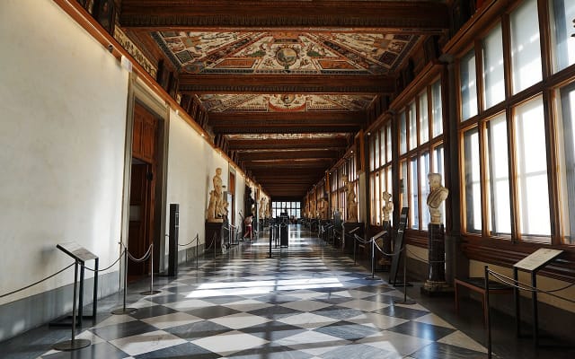 Skip the line to Uffizi Gallery and Audio Tours in Florence