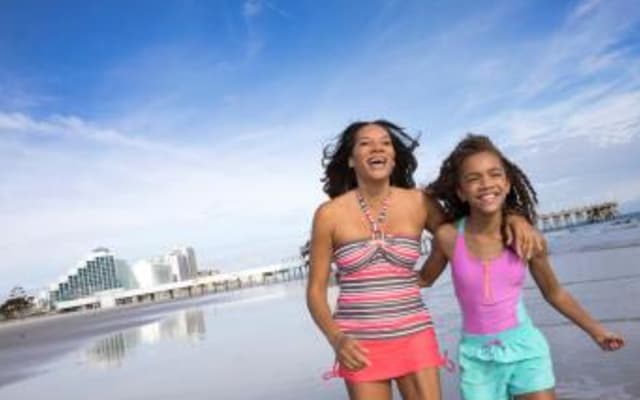 Daytona Speedway Tour & Beach Day with Hotel Pickup and Lunch