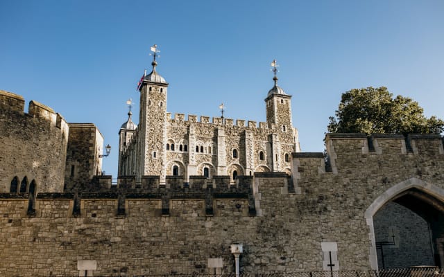 Complete Tower of London Tour: Opening Ceremony, Early Access Crown Jewels & River Cruise