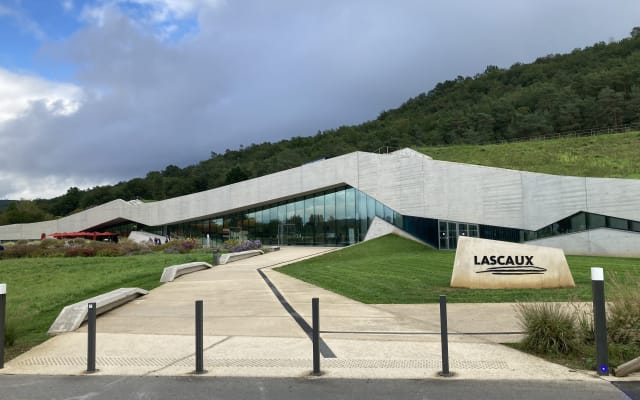 Lascaux IV Cave Art Half-Day Tour from Sarlat - Small Group