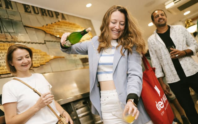 San Sebastian Ultimate Pintxos & Wine Tour in the Old Town