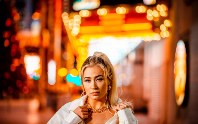 Private Strip Walking Tour with Professional Photographer