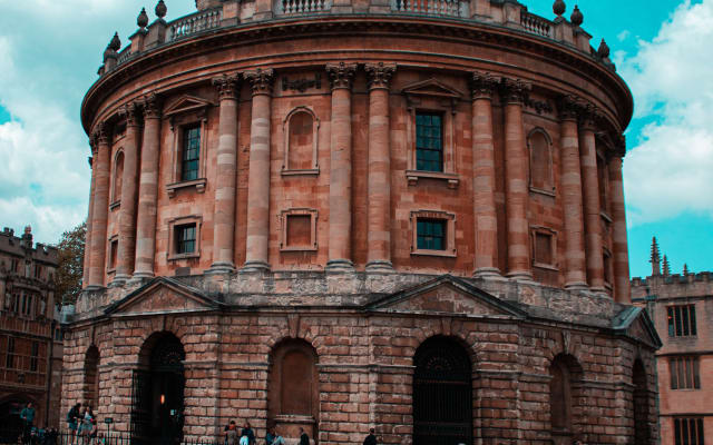 Oxbridge Audio Walking Tours - Guided By Expert Historian