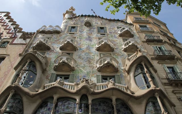 Barcelona: Antonio Gaudi Self-Guided Walking Tour