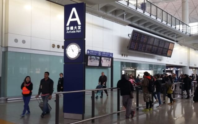 Hong Kong Private Coach Transfer with Meet and Greet: Airport to Hotel