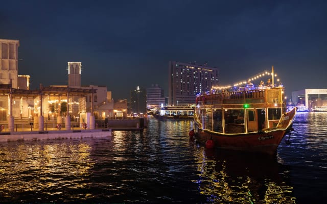 Tour Dubai: New Year's Eve Creek Dhow Dinner Cruise