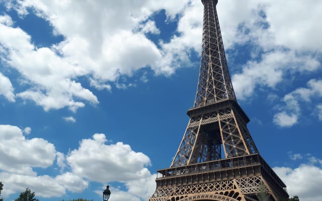Eiffel Tower Small Group Reserved Access Guided Tour with Summit