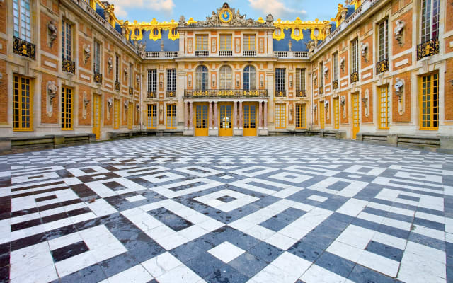 Versailles Palace Guided Tour with Timed Entrance Ticket