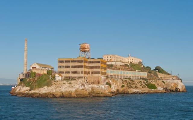 Alcatraz & Golden Gate Bridge Bike Tour - Bay City Bike