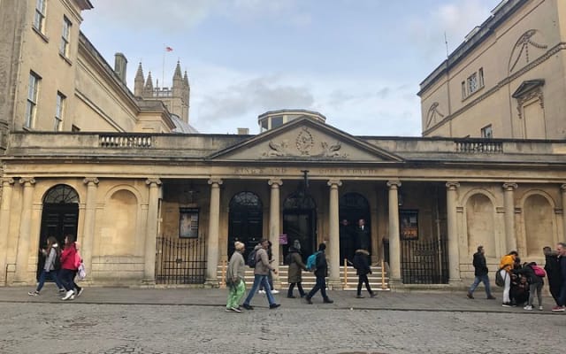 Stonehenge and Bath Private Car Tour