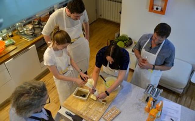 Cook and eat like a local in Naples