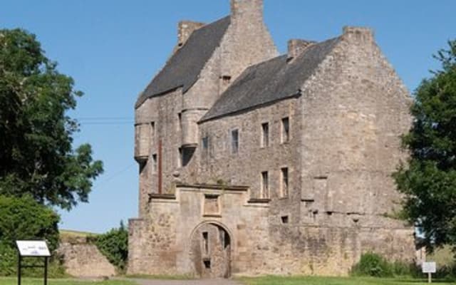 Jamie Fraser Outlander tour featuring Lallybroch from Private Tours Edinburgh
