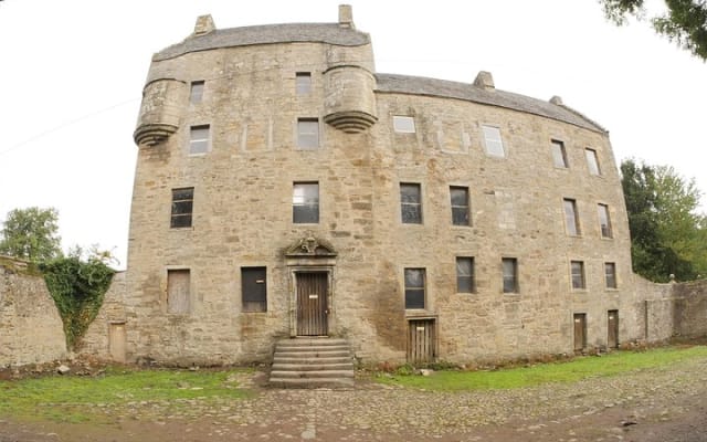 Outlander tours Lallybroch and Castle Leoch